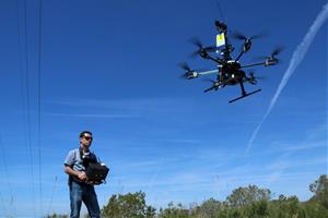 Endesa innova amb l'ús de drons per senyalitzar la xarxa elèctrica i evitar impactes de les aus