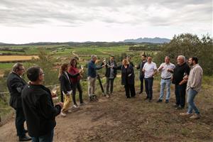 Entitats i municipis del Penedès escenifiquen la celebració pel fet que el Quart Cinturó no passi per la comarca. AECAVA