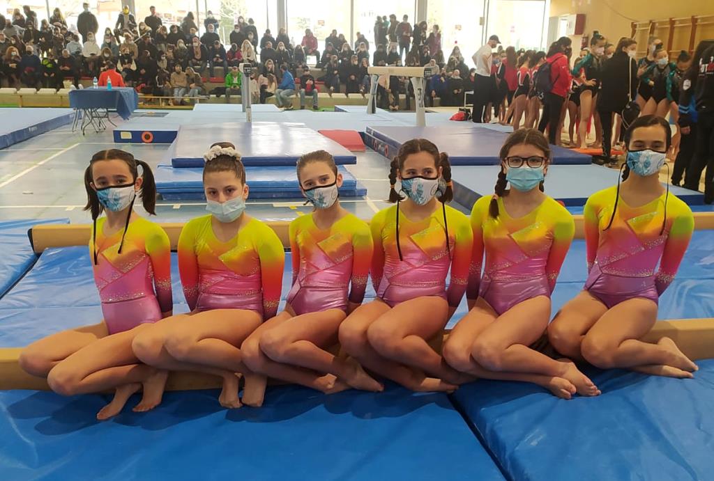 Equip Escolar CG del Club Gimnàstica Vilanova . Eix