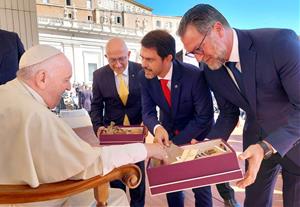 ERC i CUP carreguen contra el govern d'Igualada per la visita al papa Francesc i demanen explicacions. ACN