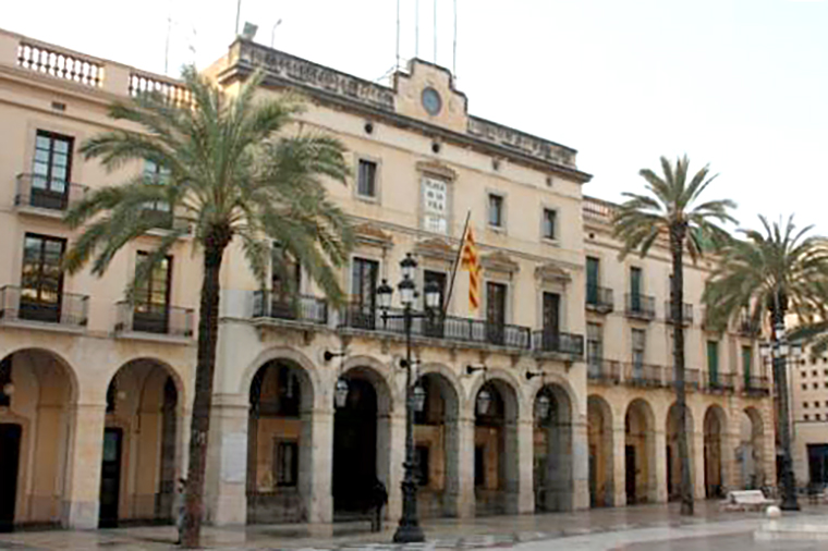 Façana de l'Ajuntament de Vilanova. Eix