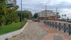 Finalitzen les obres de millora de la vorera de l’avinguda Balneari de Coma-ruga. Ajuntament del Vendrell