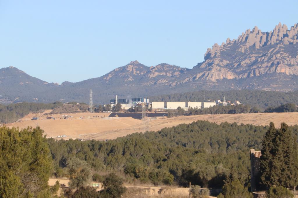 Front comú de municipis de l'Anoia i el Baix Llobregat per combatre les pudors de l'abocador de Can Mata i l'Ecoparc4. ACN