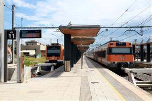 Frustració i resignació entre els passatgers afectats per l’avaria ferroviària entre Sant Vicenç de Calders i Vilanova