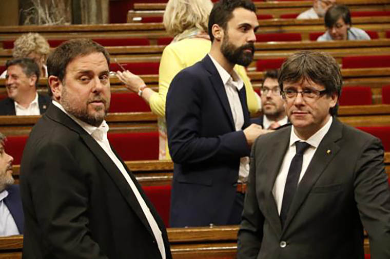 Imatge d'arxiu. Oriol Junqueras i Carles Puigdemont al parlament de Catalunya. ACN
