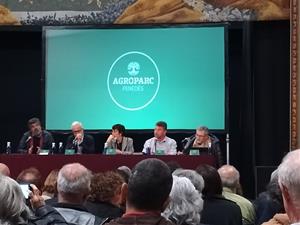 Imatge del debat sobre l'Agroparc a Gelida. Eix