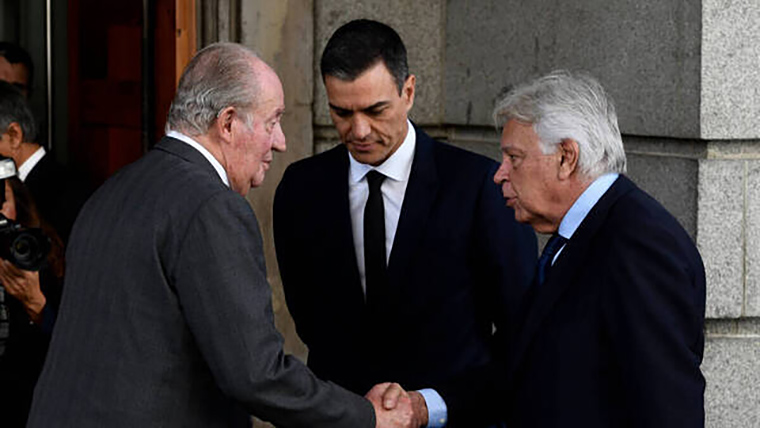 Joan Carles I, Pedro Sánchez i Felipe González. Eix