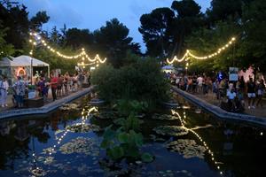 Joan Dausà encisa el públic dels Jardins de Terramar en el tret de sortida del festival