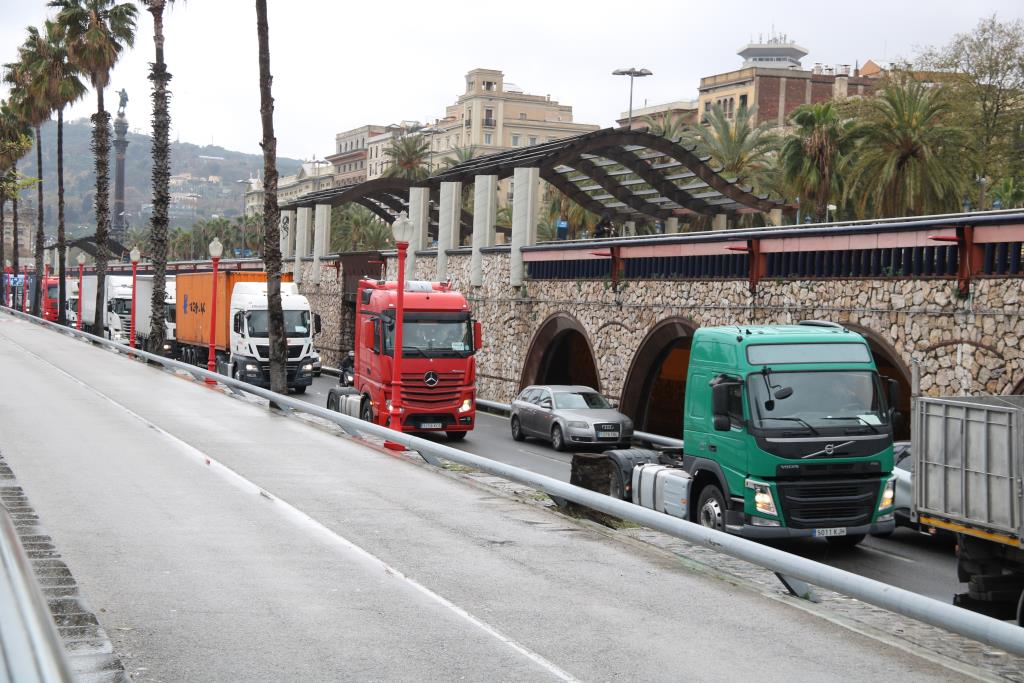 La cadena agroalimentària avisa que no aguantarà una altra aturada del transport de mercaderies per carretera. ACN