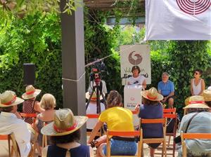 La candidata dels comuns Montse Romagosa es presenta per 