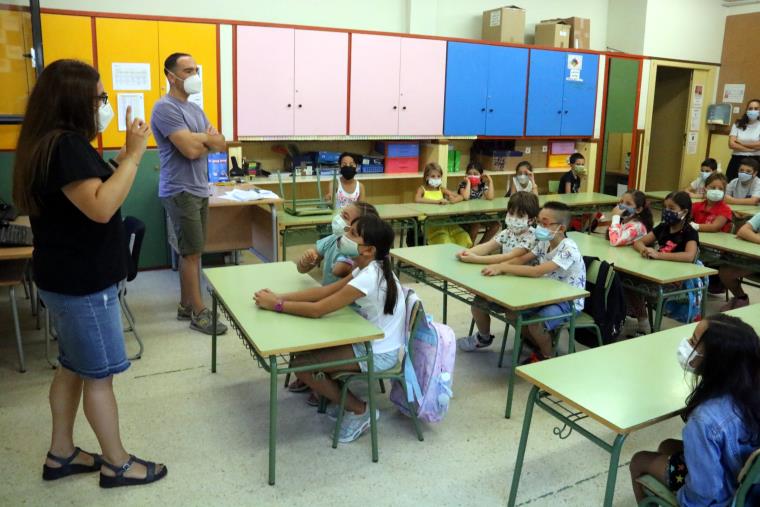 La Comissió de Salut Pública recomana eliminar les quarantenes a les escoles si hi ha menys del 20% de l'aula amb covid. ACN