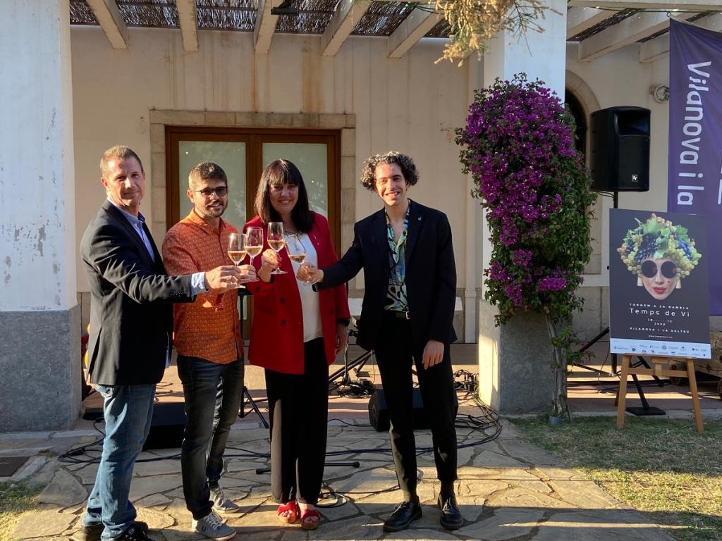 La fira Temps de Vi torna a la Rambla Principal de Vilanova en una edició d'homenatge a Pere Tàpias. Temps de Vi