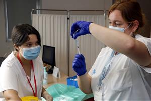 La grip continua en augment a Catalunya, amb 5.529 casos nous diagnosticats a la primària. ACN