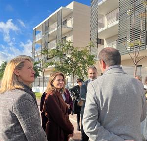 La ministra de Transports, Raquel Sánchez, visita els pisos de protecció oficial de Sitges abans del lliurament de les claus