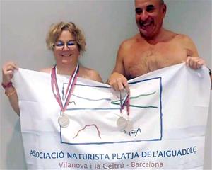 La Núria i el Robert amb les seves medalles. Eix