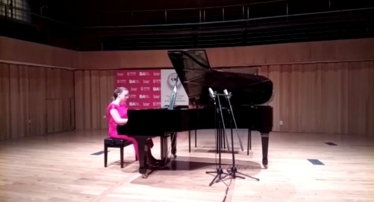 La pianista Laura Farré Rozada debuta amb un concert a l'Argentina. EIX