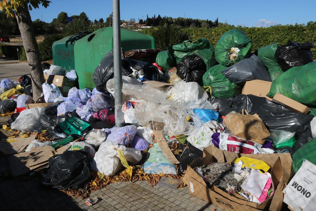 La plantilla accepta l'acord amb PreZero i desconvoca la vaga d'escombriaires a 5 municipis del Penedès. ACN