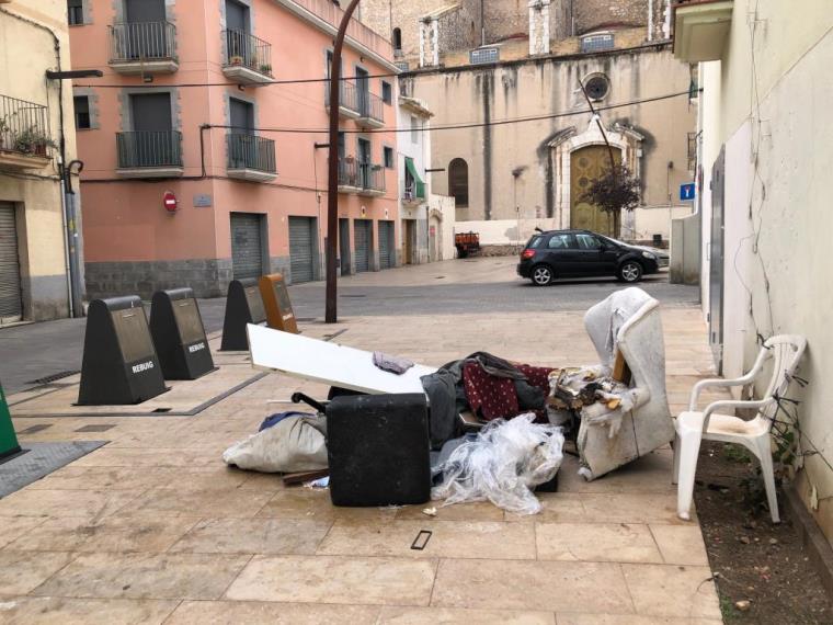La plantilla del servei de recollida d'escombraries de Vilanova convoca una vaga per a l'11 de febrer. EIX