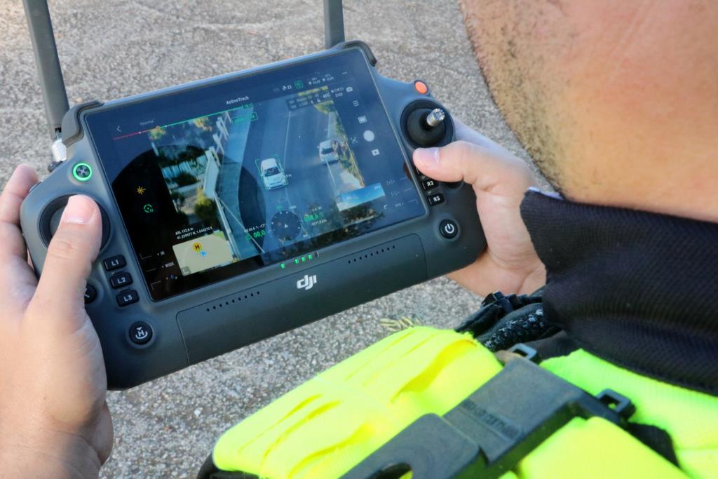La Policia Local de Cunit reforça la unitat dron per controlar el trànsit des de l'aire i detectar cultius de marihuana. ACN