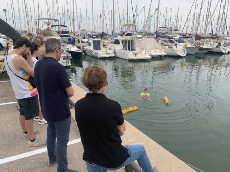 La Policia Local de Vilanova i la Geltrú rep formació sobre rescat aquàtic i dispositius de salvament. Ajuntament de Vilanova