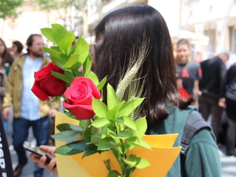 La rambla Principal de Vilanova i la Geltrú recupera la tradicional celebració de Sant Jordi. Ajuntament de Vilanova