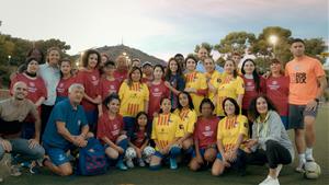 La ribetana Aitana Bonmatí visita amb ACNUR un equip de futbol de dones refugiades . © ACNUR / Deer Watson