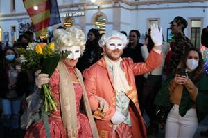 La sàtira i la bogeria s'apoderen de Vilanova i la Geltrú amb el tret de sortida al primer Carnaval post covid. ACN