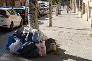 La vaga de recollida de brossa a cinc pobles de l’Alt Penedès arriba a les quatre setmanes amb la negociació estancada