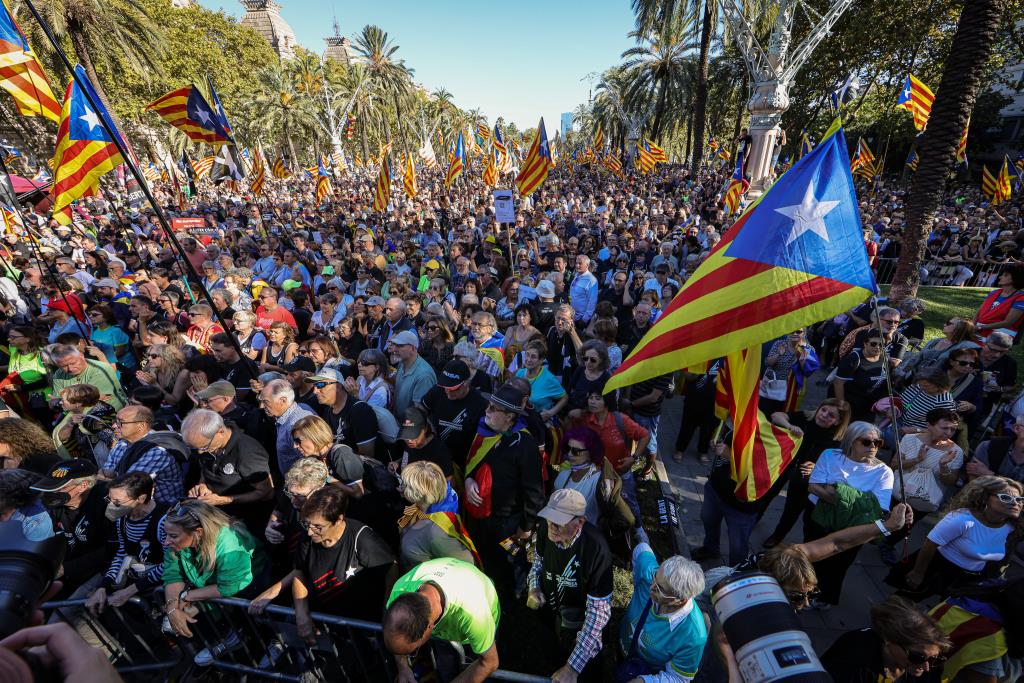 L'acte unitari de les entitats independentistes per l'1-O congrega 11.000 persones, segons la Guàrdia Urbana. ACN