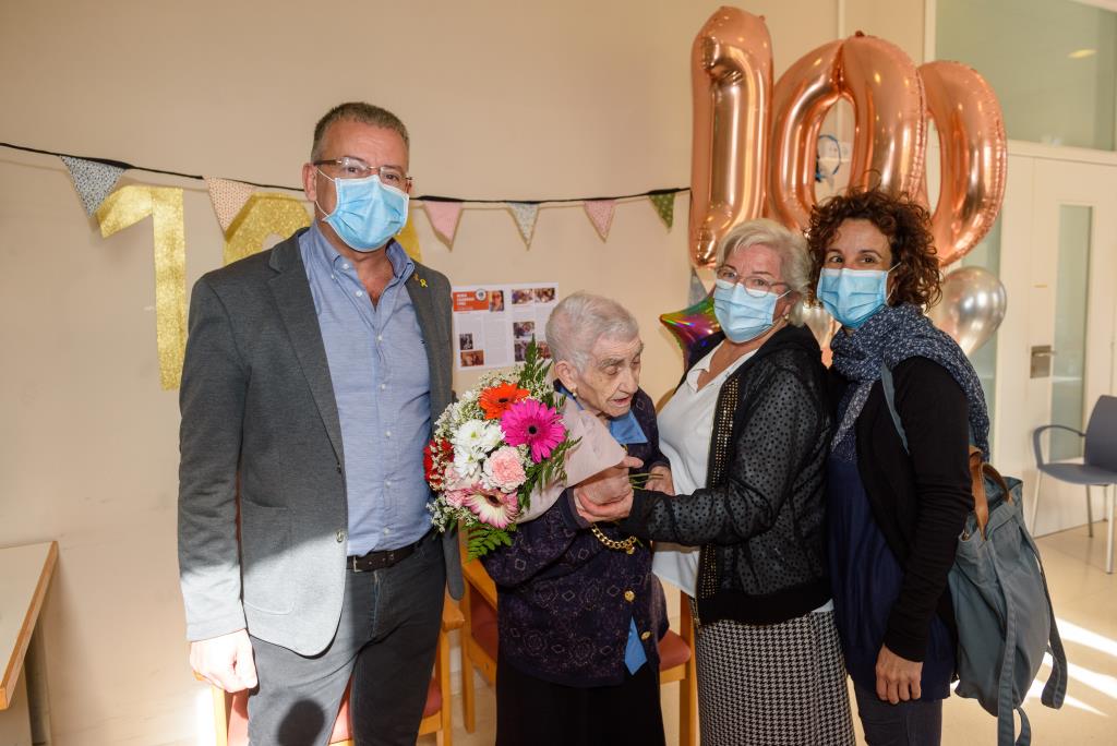 L'Ajuntament de Sant Sadurní felicita a Maria Casanovas i Vies, que ja té 100 anys. Adolfo