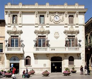 L'Ajuntament de Vilafranca desnonarà una família que ocupa un pis de propietat municipal per rehabilitar l'edifici. Ajuntament de Vilafranca