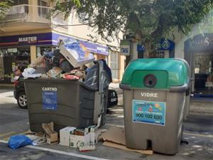 L'Ajuntament de Vilanova contracta un servei d'urgència de recollida d'escombraries per l'acumulació en diversos punts. Ajuntament de Vilanova