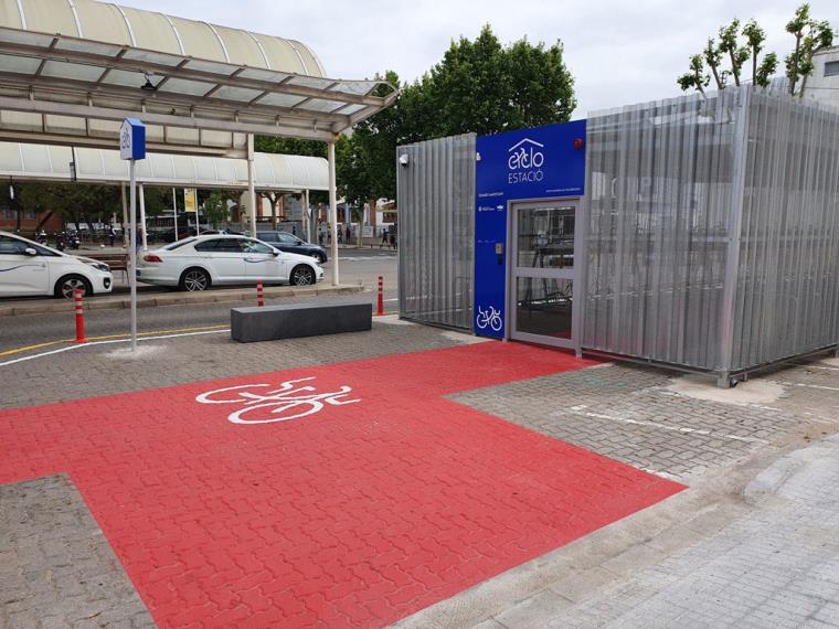 L'Ajuntament de Vilanova demana Adif per reclamar la titularitat de la plaça de l'estació. Ajuntament de Vilanova