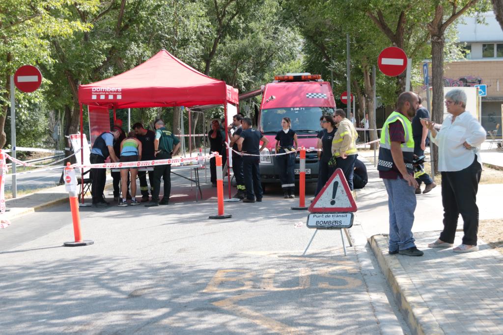 L'alcaldessa d'Olivella demana calma als veïns i aclareix que els confinaments són per facilitar la tasca dels Bombers. ACN