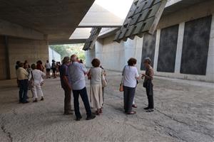 L’artista Joan Saló captiva Igualada amb una instal·lació pictòrica al Cementiri Nou