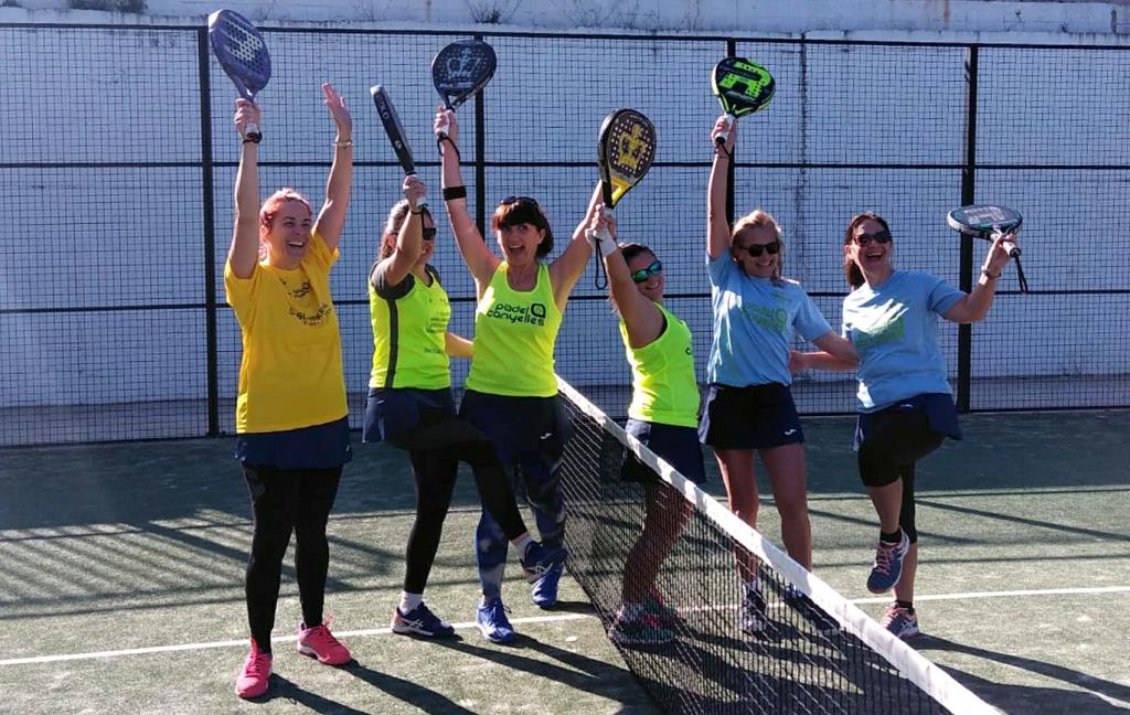 L’equip femení del Pàdel Canyelles . Eix