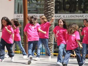 Les escoles de dansa de Vilanova tornen al carrer per celebrar el Dia de la Dansa. Ajuntament de Vilanova