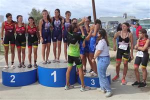 L’escola de triatló de Calafell al II Aquatló per relleus Triplay Prat