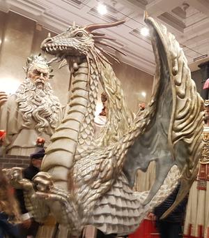 L'escultora vilafranquina Dolors Sans estrena el drac Nomar de l’Hospitalet