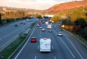 L'Estat construirà un quart carril per sentit a l'AP-7 entre el Vendrell i el Papiol. ACN