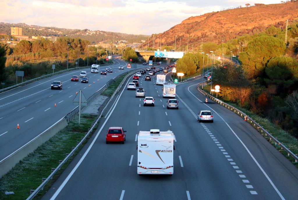 L'Estat construirà un quart carril per sentit a l'AP-7 entre el Vendrell i el Papiol. ACN