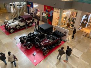 L'exposició de clàssics escalfa els motors del Ral·li Barcelona-Sitges. Ajuntament de Sitges