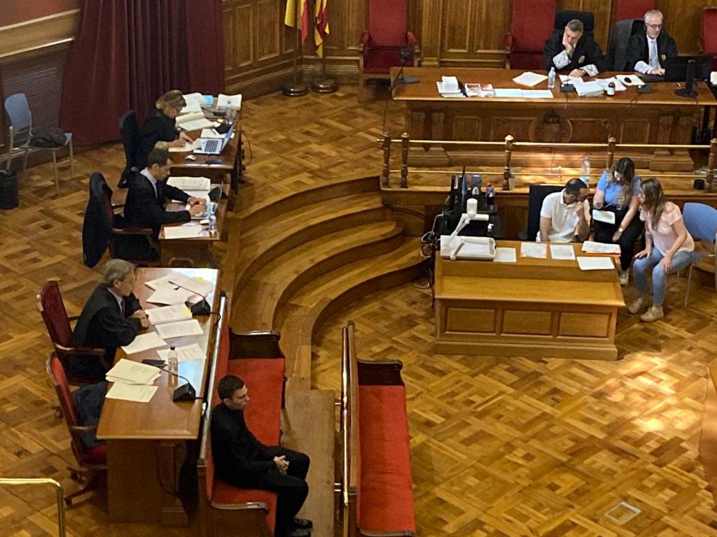 L'home jutjat per homicidi imprudent i omissió del deure de socors per haver atropellat mortalment un motorista el 2017 al pantà de Foix. ACN