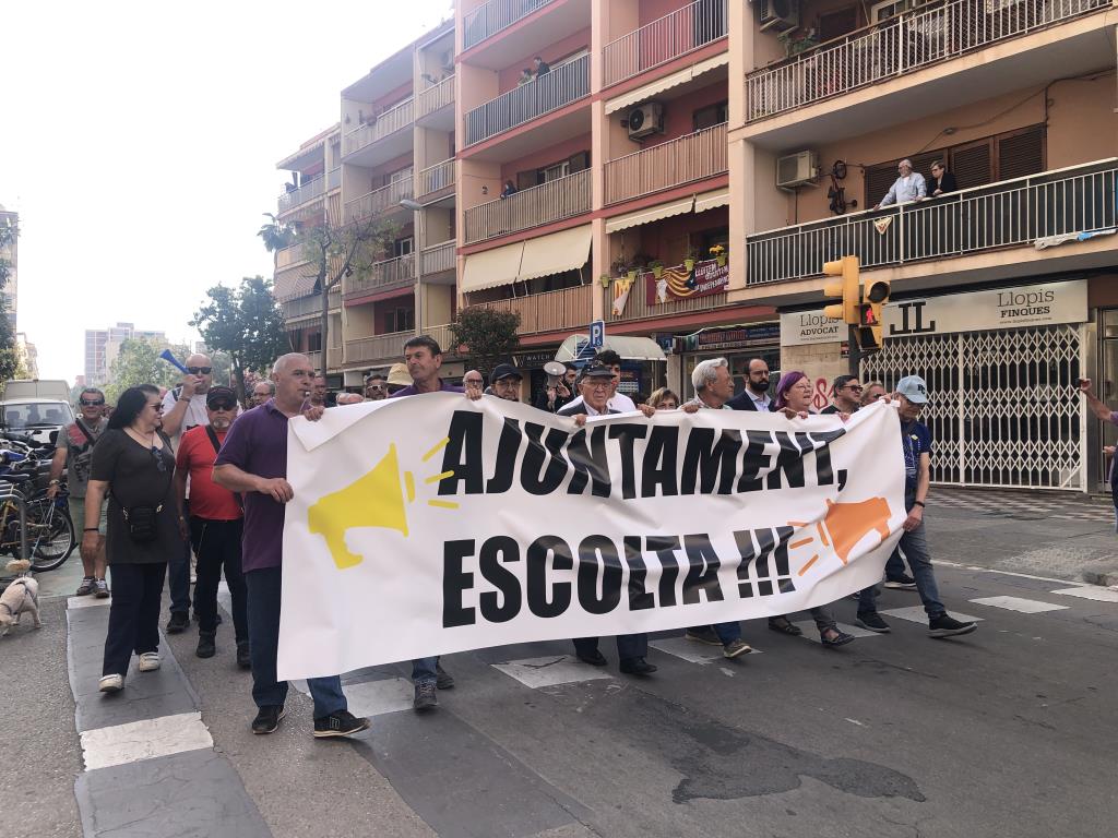 Manifestació contra el carril bici de Francesc Macià. Eix