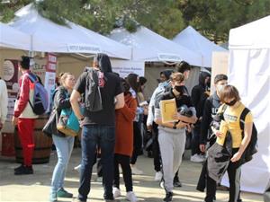 Més de 1.600 visites d'alumnes durant dos dies a la fira educativa Zona E. Ajuntament de Vilanova