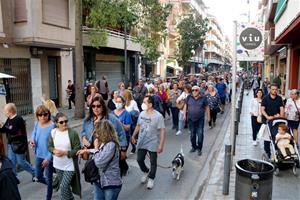 Més de 450 persones clamen a Vilanova i la Geltrú contra el model de pacificació dels eixos comercials