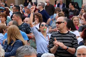 Més de 450 persones clamen a Vilanova i la Geltrú contra el model de pacificació dels eixos comercials