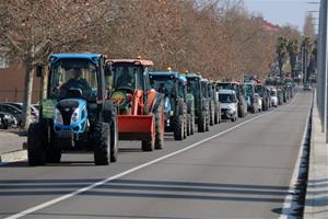 Més de cent tractors es mobilitzen a Vilafranca per denunciar la 