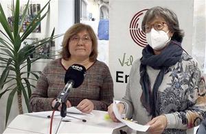 Montse Romagosa, regidora del grup municipal de Vilafranca en Comú i Montse Rodríguez, membre del partit al Consell Escolar Municipal. Eix