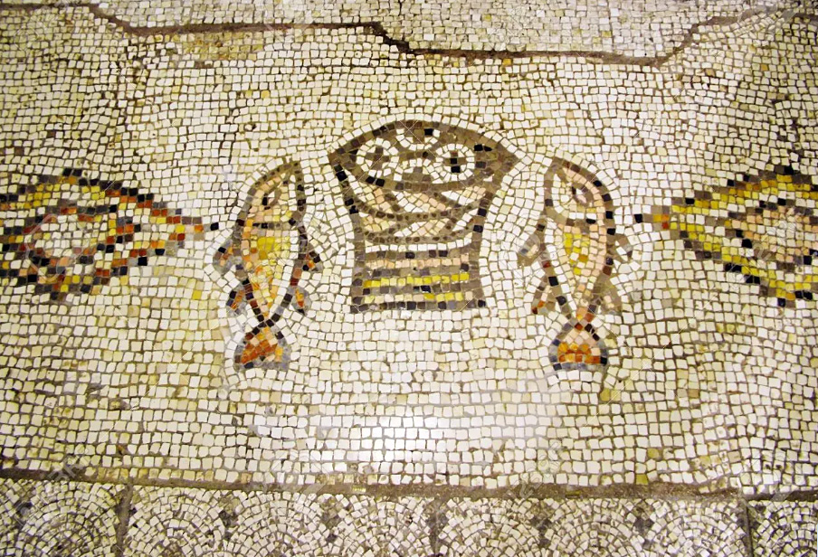 Mosaic sobre els pans i els peixos a Tabgha, Israel
